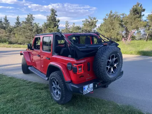 Jeep Wrangler ქირავდება შეკვეთილში
