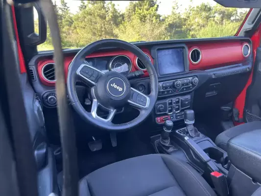 Jeep Wrangler ქირავდება შეკვეთილში
