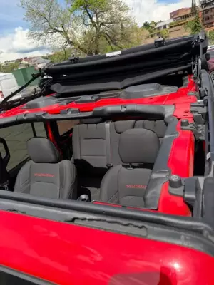 Jeep Wrangler ქირავდება შეკვეთილში