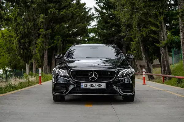 Mercedes E300 ქირავდება ბორჯომში