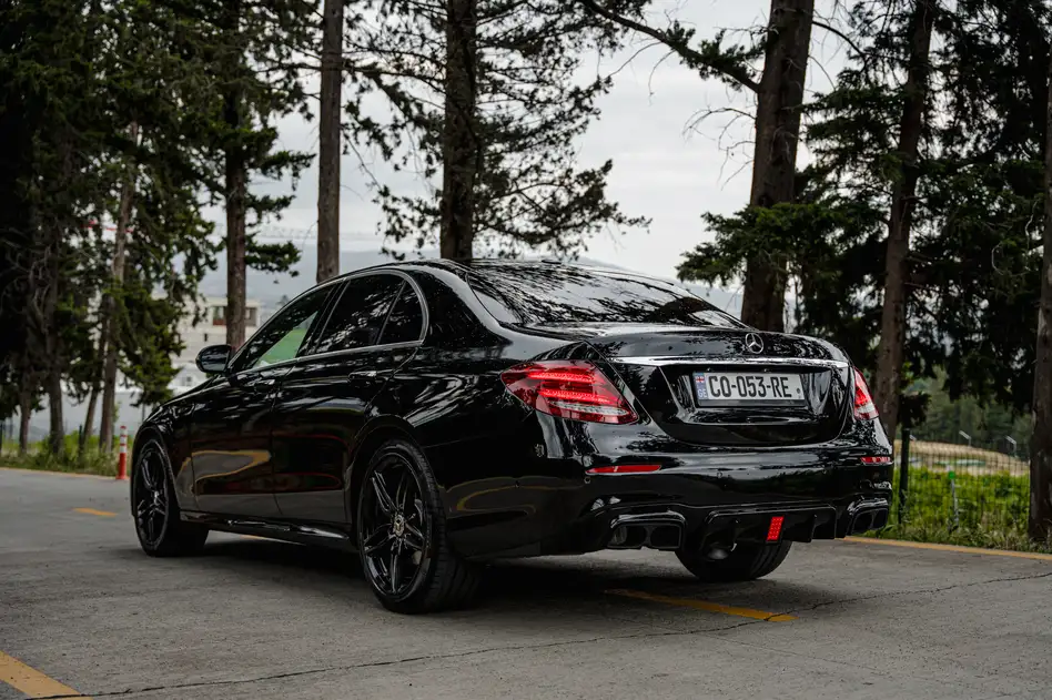 Mercedes E300 ქირავდება ბორჯომში