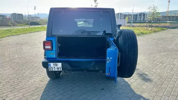 Jeep Wrangler Rubicon ქირავდება საქართველოში