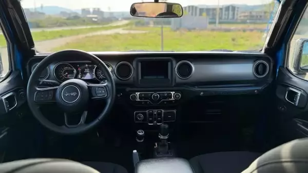 Jeep Wrangler Rubicon ქირავდება საქართველოში