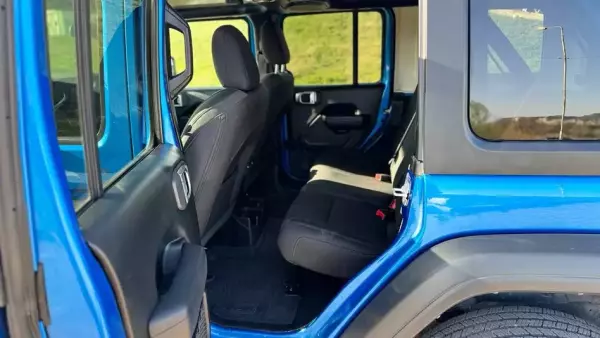 Jeep Wrangler Rubicon ქირავდება საქართველოში