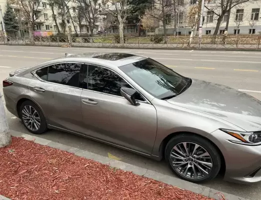 Lexus ES 300h ქირავდება საქართველო -ში