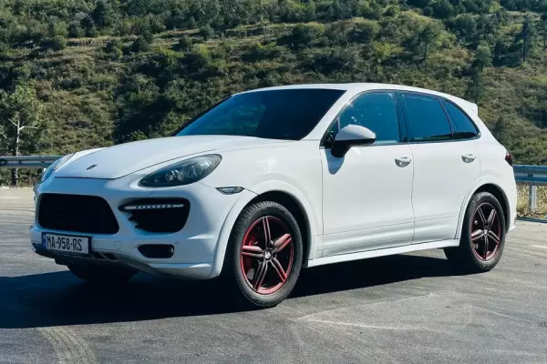Porsche Cayenne ქირავდება ბორჯომი -ში