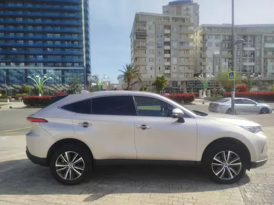 Toyota Venza ქირავდება საქართველოში