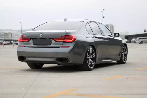 BMW 750li ქირავდება საქართველოში