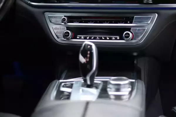 BMW 750li ქირავდება საქართველოში