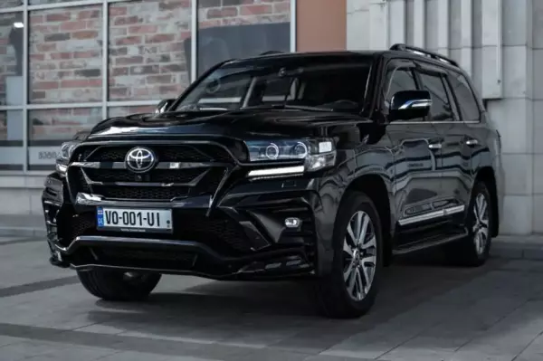 Toyota Land Cruiser 200 ქირავდება საქართველოში
