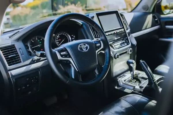 Toyota Land Cruiser 200 ქირავდება საქართველოში