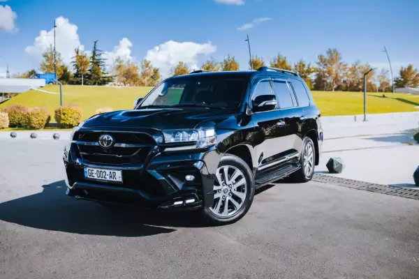 Toyota Land Cruiser 200 ქირავდება საქართველოში