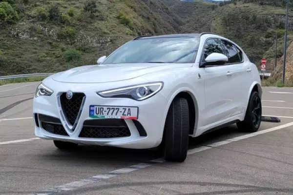 Alfa Romeo Stelvio ქირავდება საქართველო -ში