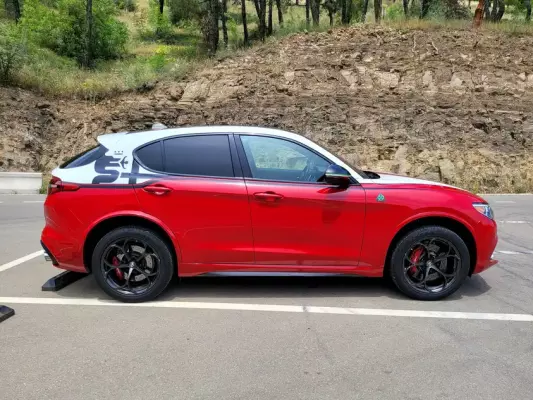 Alfa Romeo Stelvio ქირავდება საქართველოში
