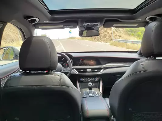 Alfa Romeo Stelvio ქირავდება საქართველოში