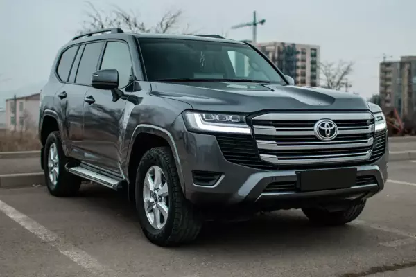 Toyota Land Cruiser 300 ქირავდება საქართველო -ში
