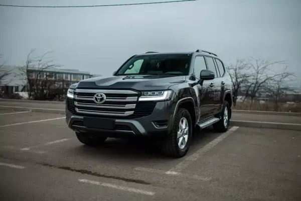 Toyota Land Cruiser 300 ქირავდება საქართველოში