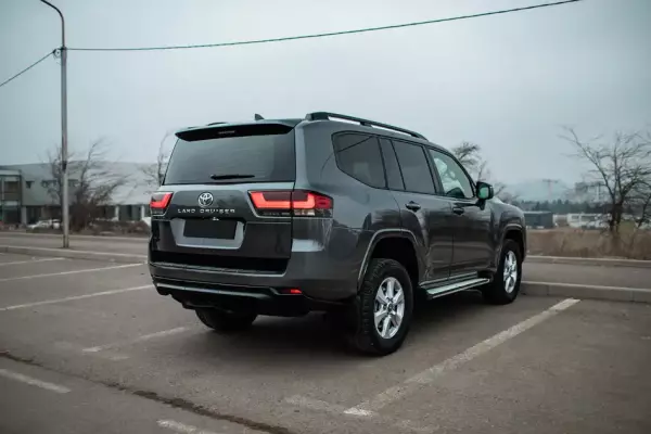 Toyota Land Cruiser 300 ქირავდება საქართველოში