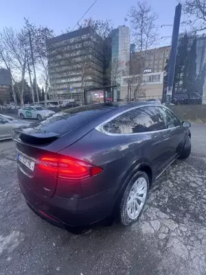 Tesla Model X ქირავდება საქართველოში
