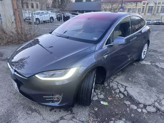 Tesla Model X ქირავდება საქართველოში