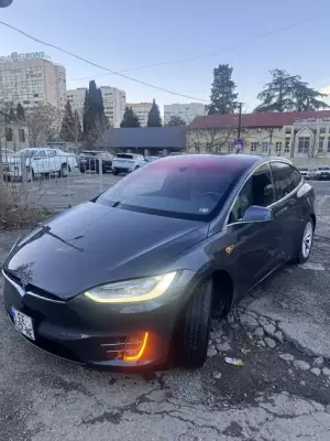 Tesla Model X ქირავდება საქართველოში