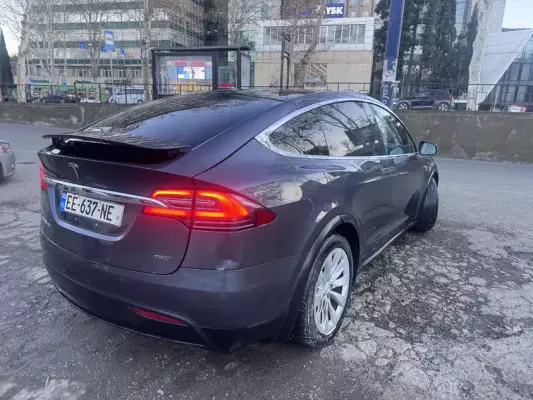 Tesla Model X ქირავდება საქართველოში
