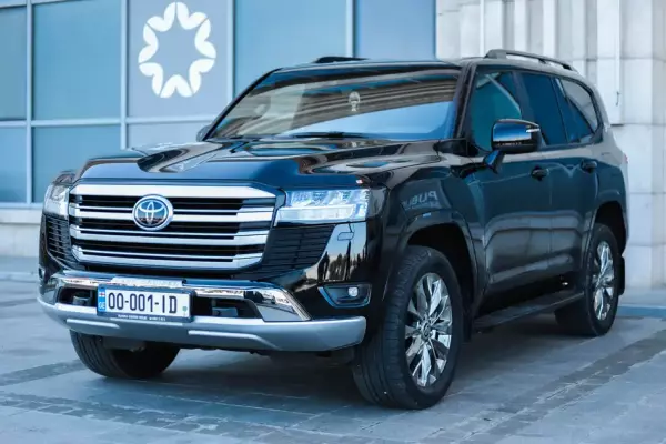 Toyota Land Cruiser 300 ქირავდება საქართველოში