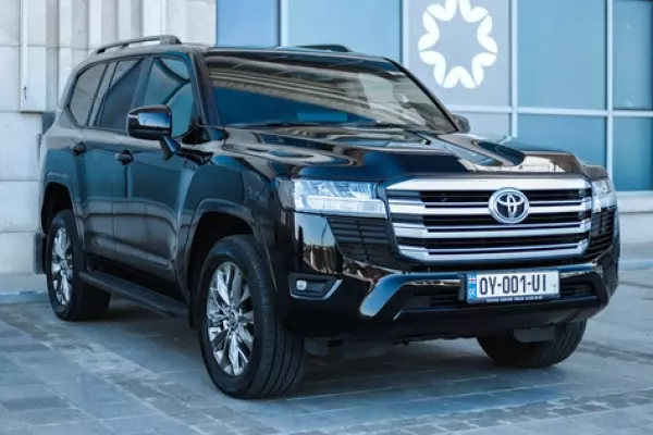 Toyota Land Cruiser 300 ქირავდება საქართველოში