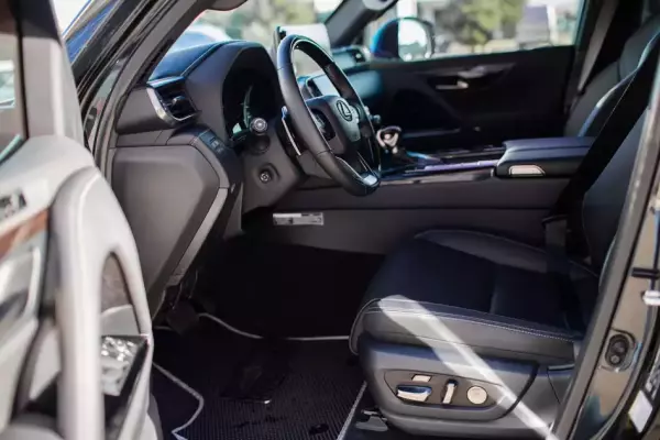 Lexus LX 600 ქირავდება საქართველოში