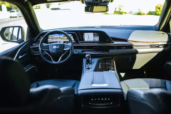 Cadillac Escalade ქირავდება საქართველოში