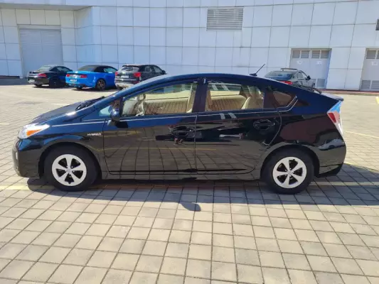 Toyota Prius for rent in Sarpi