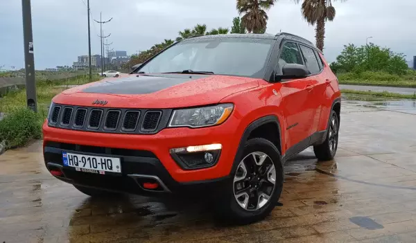 Jeep Compass ქირავდება ქობულეთში