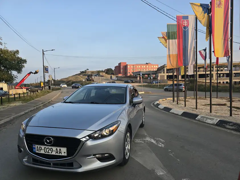 Mazda 3 ქირავდება შეკვეთილში