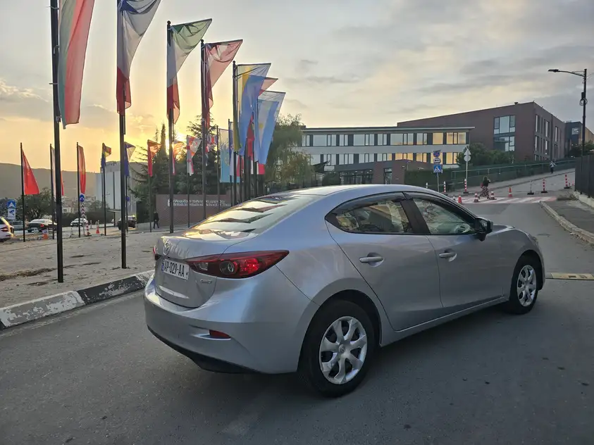 Mazda 3 ქირავდება შეკვეთილში