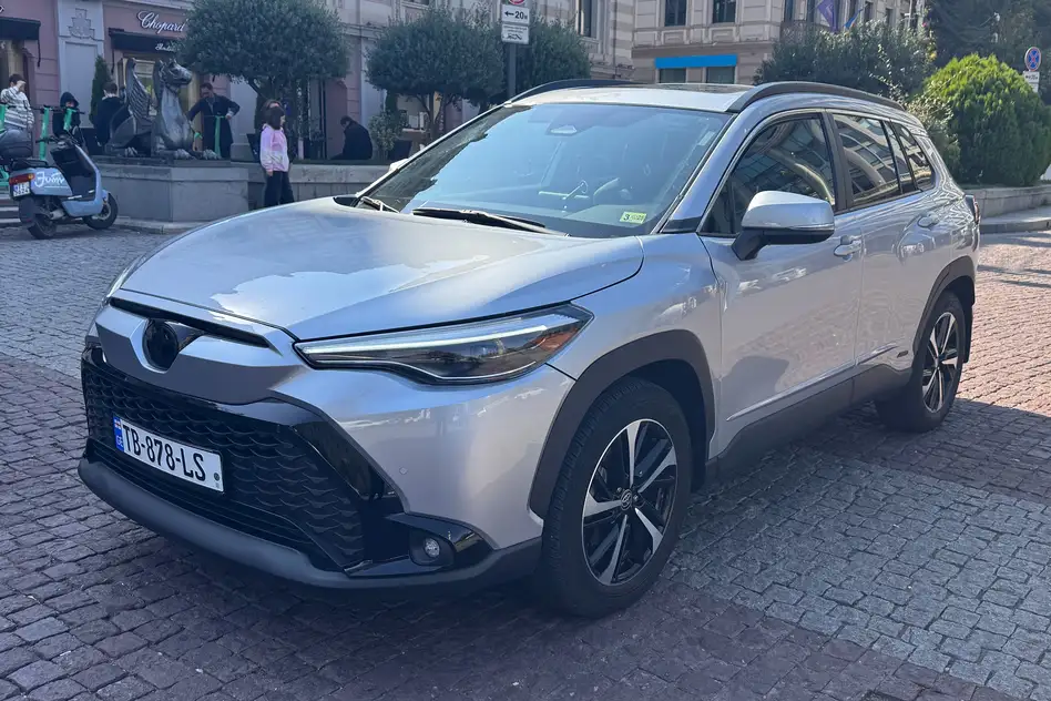 Toyota Corolla Cross ქირავდება ბორჯომში