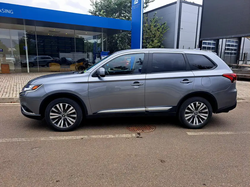 Mitsubishi Outlander ქირავდება ჩაქვში
