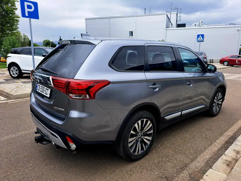 Mitsubishi Outlander ქირავდება ჩაქვში