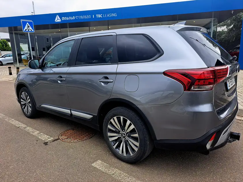 Mitsubishi Outlander ქირავდება ჩაქვში
