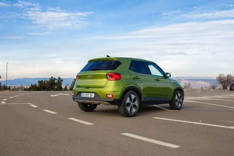 Hyundai Venue для аренды в Грузии
