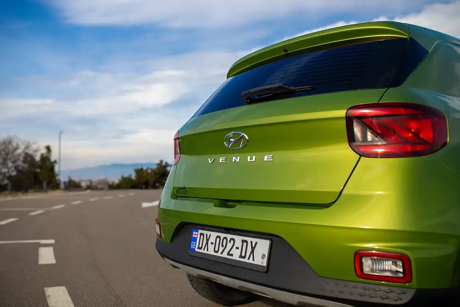 Hyundai Venue для аренды в Грузии