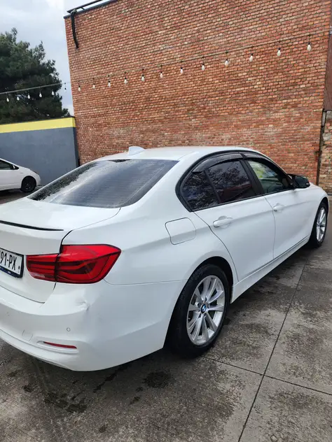 BMW 320i ქირავდება ფოთში