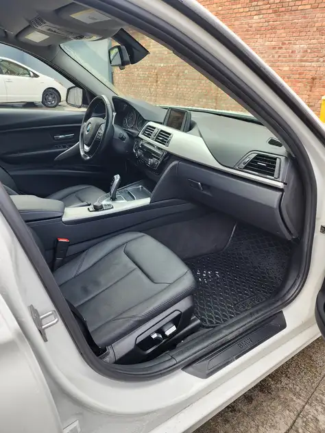 BMW 320i ქირავდება ფოთში