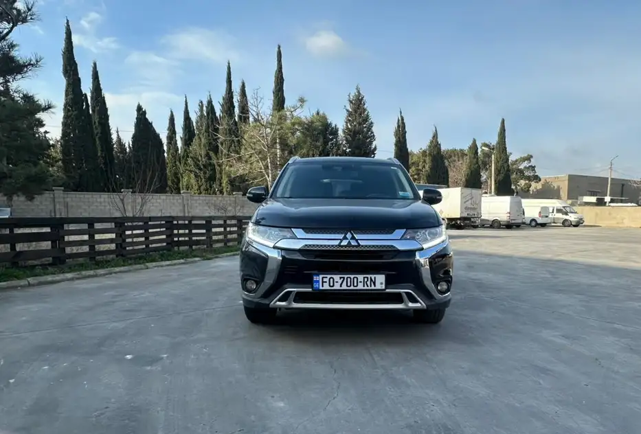 Mitsubishi Outlander ქირავდება ჩაქვში