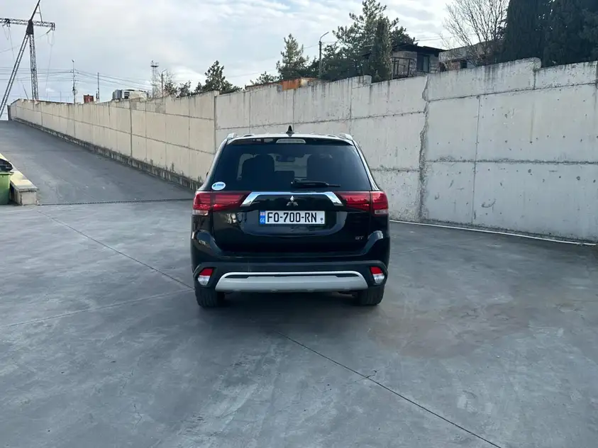 Mitsubishi Outlander ქირავდება ჩაქვში