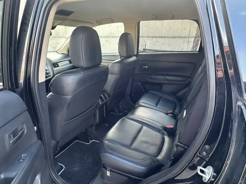 Mitsubishi Outlander ქირავდება ჩაქვში