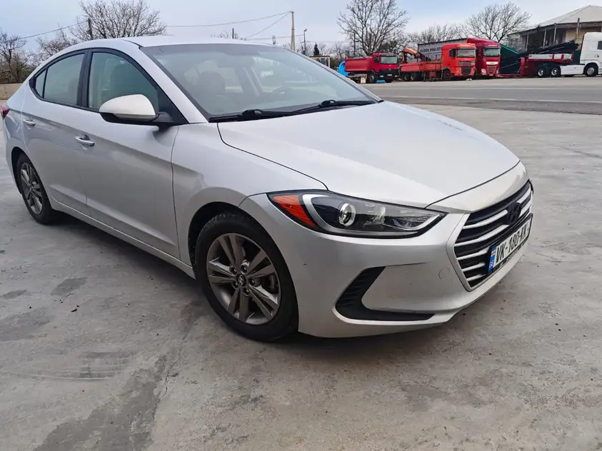 Hyundai Elantra ქირავდება ბორჯომში