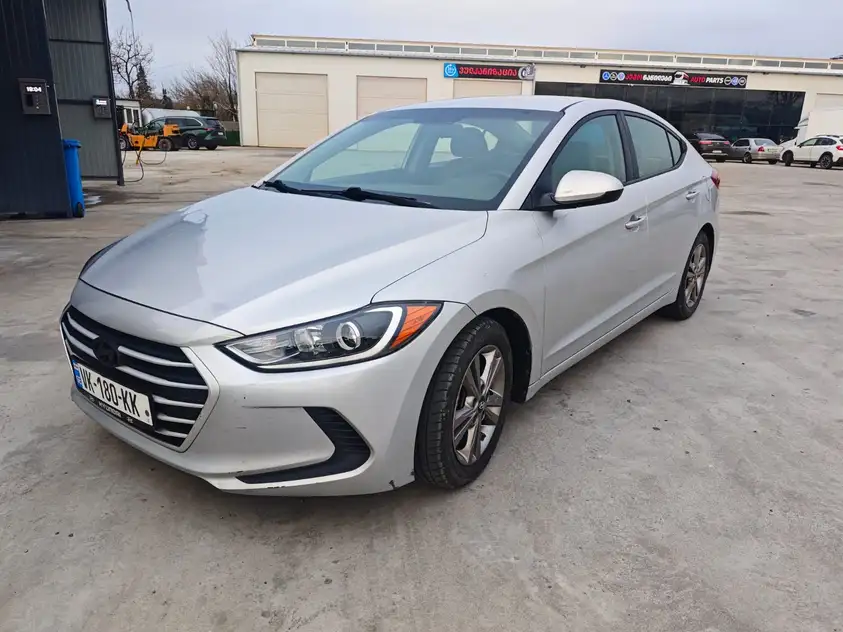 Hyundai Elantra ქირავდება ბორჯომში