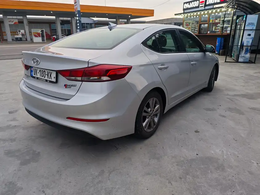 Hyundai Elantra ქირავდება ბორჯომში