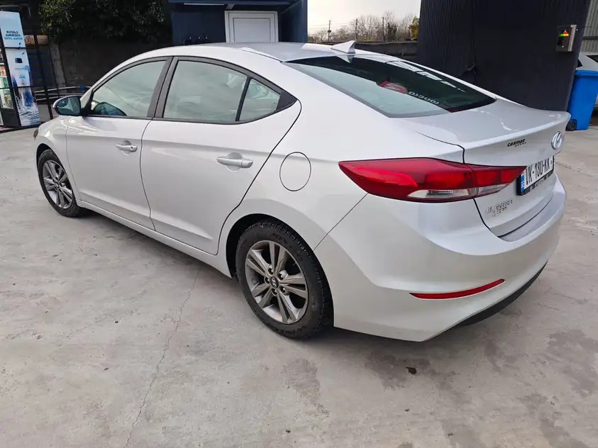Hyundai Elantra ქირავდება ბორჯომში