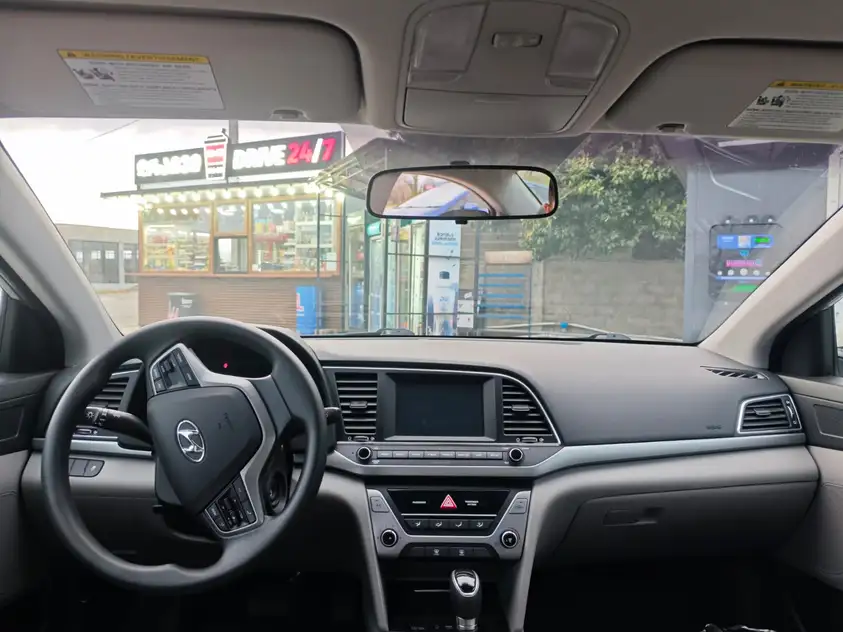 Hyundai Elantra ქირავდება ბორჯომში